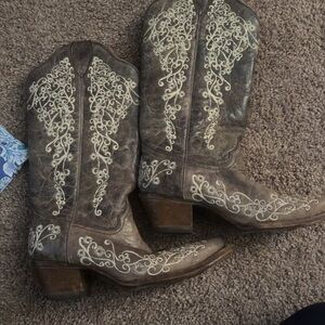 Brown Cowboy Boots with Cream Embroidery coral size 8